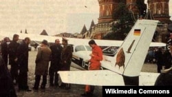 Матыяс Руст і самалёт на Краснай плошчы