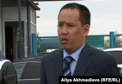 Специалист таможенного поста в Талдыкоргане Бекжан Калдаманов.