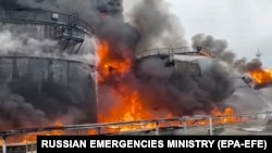 Російські НПЗ регулярно зазнають атак українських безпілотників (на фото – пожежа в Брянській області РФ у січні 2024 року)
