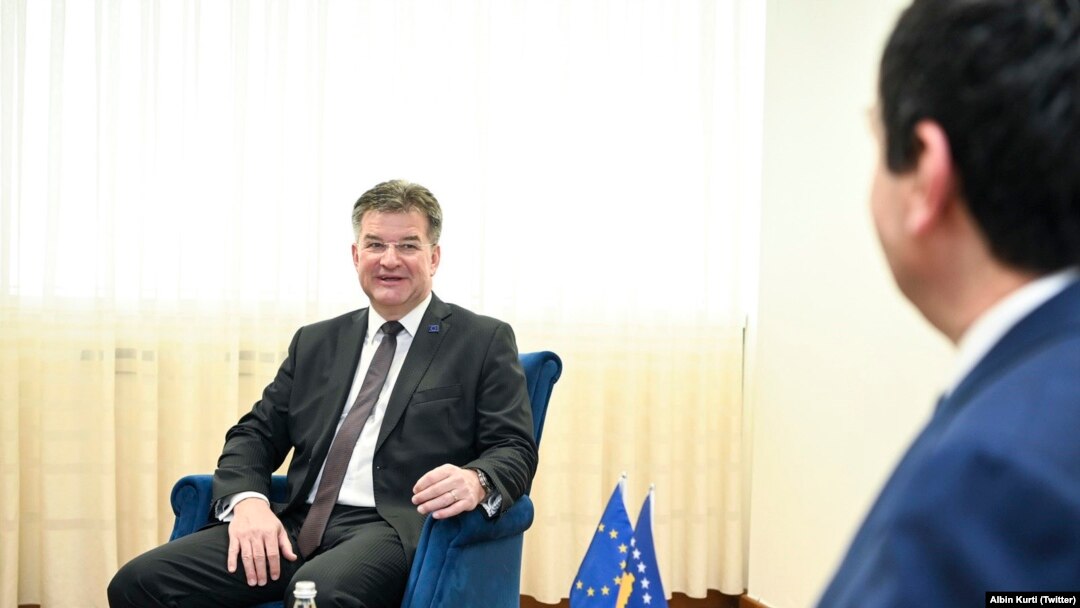 Specijalni predstavnik EU za dijalog Srbije i Kosova Miroslav Lajčak na sastanku sa premijerom Kosova Aljbinom (Albin) Kurtijem u Prištini, 11. maj 2023. 