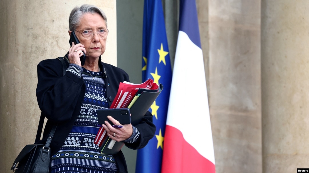 Francuska premijerka Elisabeth Borne napušta Elizejsku palaču nakon sjednice vlade u Parizu, Francuska, 12. decembra 2023.