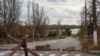 Вид на Днепр и городскую набережную с проспекта Независимости в Херсоне, ноябрь 2024 года