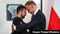 Президенти України та Польщі Володимир Зеленський і Анджей Дуда під час зустрічі у Варшаві 5 квітня 2023 року 