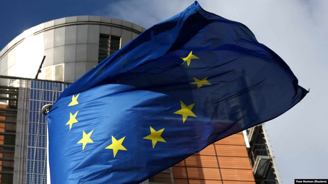 Zastava EU ispred sjedišta Evropske komisije, u Briselu, 1. februara 2023. 