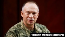 Головнокомандувач ЗСУ Олександр Сирський представив особовому складу нового командувача Сухопутних військ Олександра Павлюка