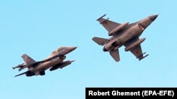 Як очікується, перші F-16 можуть прибути в Україну влітку цього року, про що писала міжнародна преса (фото ілюстративне)