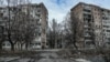 Ці двох дітей, які залишаються в місті, досі там, бо їх переховують батьки, які не хочуть виїжджати