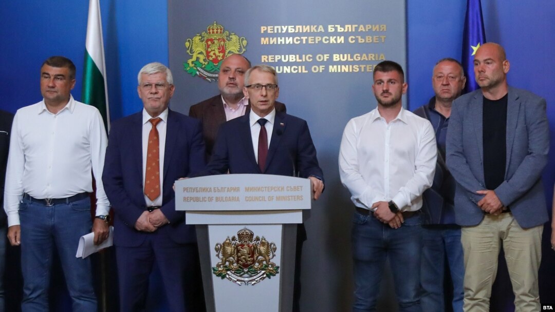 Представители на протестиращите земеделски производители подписаха споразумение с премиера Николай Денков, което сложи край на протеста им. 