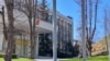 Дрон скинув банку з фарбою на територію російського посольства у Швеції