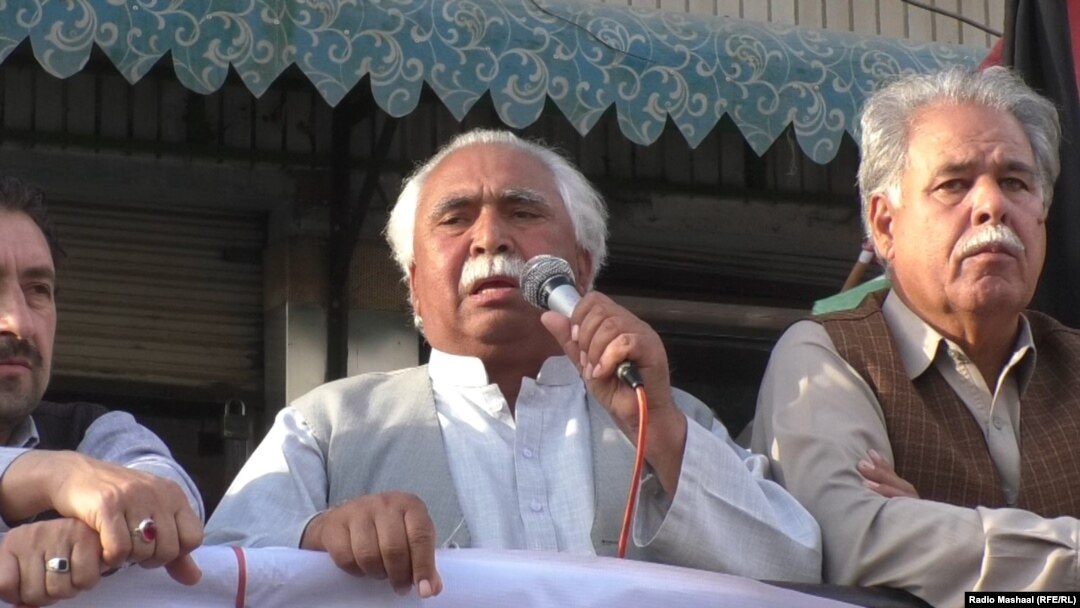 د سوات قامي جرګې مشر مختیار خان یوسفزی د مارچ ۱۴مې مظاهرې ته د وینا پر وخت