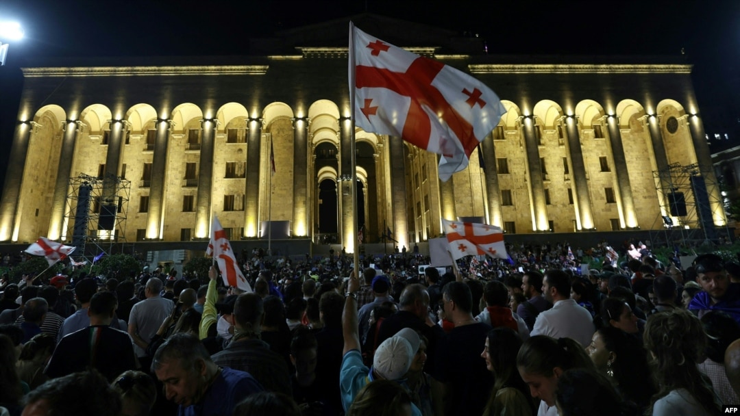 „აგენტების კანონის“ საწინააღმდეგო აქცია საქართველოს პარლამენტის წინ