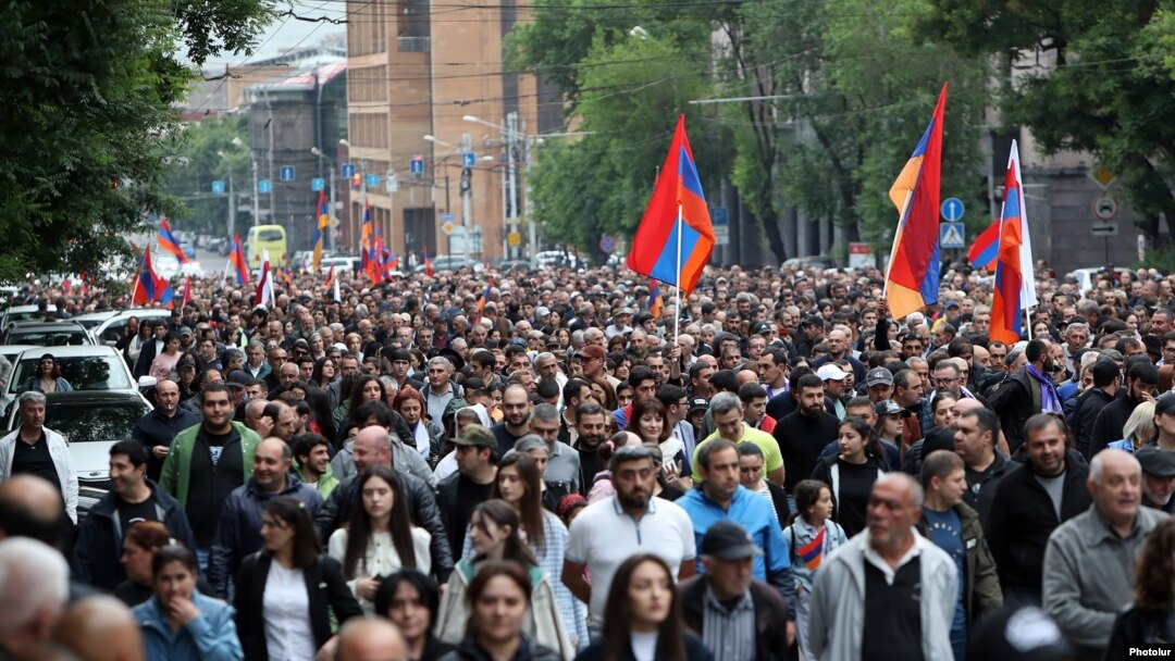 Protestatarii au făcut pe 26 mai un protest la Erevan, cerând demisia premierului Armeniei, Nikol Pașinian.