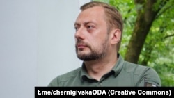 В’ячеслав Чаус додав, що через удар виникла пожежа, вибухова хвиля пошкодила господарчі будівлі