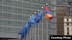 Під час засідання уряду премʼєр-міністр Нікол Пашинян наголосив, що ухвалення законопроєкту не означає членства в Європейському союзі