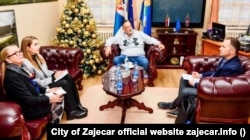 Aleksandr Studenikin (desno) na sastanku sa gradonačelnikom Zaječara, novembar 2023.