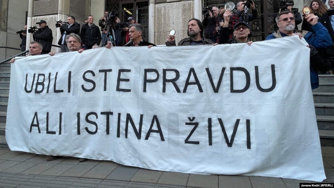 Protest 5. februara 2024. posle oslobađajuće presude za ubistvo novinara Slavka Ćuruvije. Generalna sekretarka Nezavisnog udruženja novinara Srbije Tamara Filipović Stevanović ocenjuje da je poruka presude "vrlo jasna: nekažnjivost zločina nad novinarima i dalje prednjači".