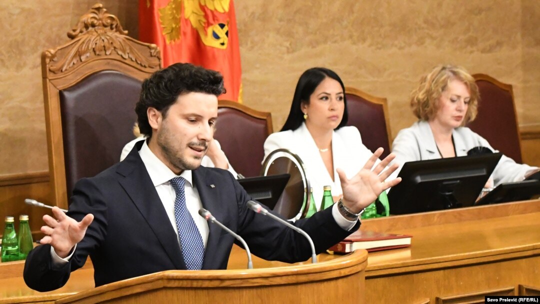 Drigan Abazović, tokom obraćanja poslanicima u Skupštine Crne Gore nekoliko sati pre nego što mu je 19. avguta 2022. izglasano nepovjerenje.
