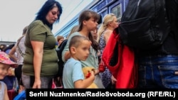 Влітку у Міністрстві з питань реінтеграції тимчасово окупованих територій повідомили, що регіони, як підпадають під обов’язкову евакуацію, це не лише Донеччина, а й Харківщина, Запорізька область та деякі території Миколаївської 