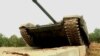 Тренування танкістів на навчальній трасі на Донбасі