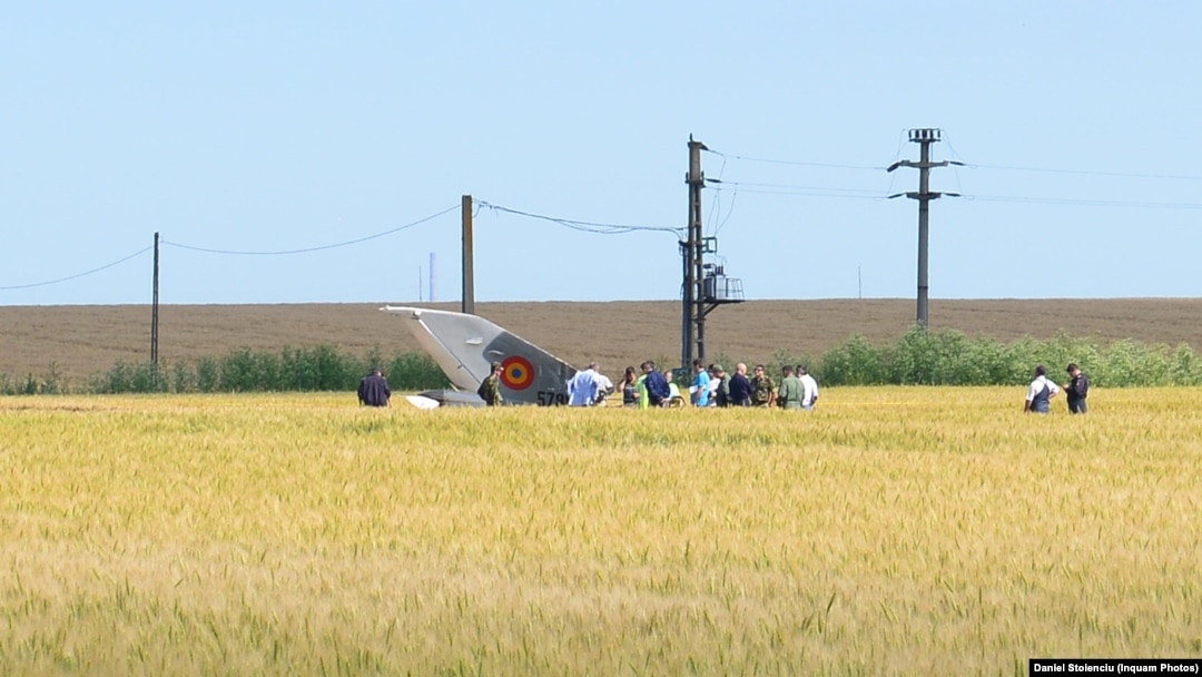 Imagine de la un accident aviatic care a avut loc în Constanta, în 2017. MiG-urile 21 au fost implicate în ultimii 30 de ani în 26 de accidente, în urma cărora 11 piloți și-au pierdut viața.