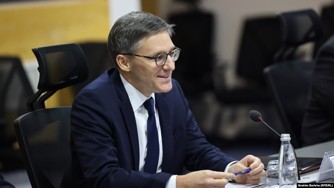 Viši savetnik Stejt departmenta Derek Šole sa premijerom Kosova Aljbinom Kurtijem, januar 2023. 