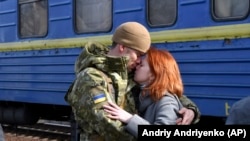 Люди, які покинули свої домівки, живуть надією, що з їхнім домом все буде добре. При цьому українці також готові не лише чекати, а й долучитися до відбудови країни
