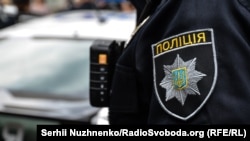 Зранку 15 травня поліція Закарпатської області повідомила, що близько першої години ночі в селі Невицьке невідома особа кинула на подвір’я народного депутата пляшку з легкозаймистою речовиною