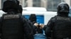 "Отчаяние и злоба". Арестованных за протесты в Петербурге вызывают в военкоматы 