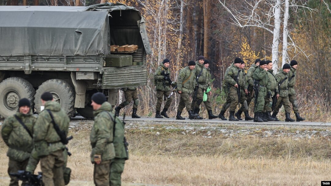 Reservists called up within the scope of Russia's mobilization receive team combat training on October 13.