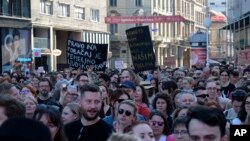 Najbrojniji prosvjed bio je Zagrebu gdje se na Trgu bana Jelačića okupilo gotovo 10.000 ljudi.