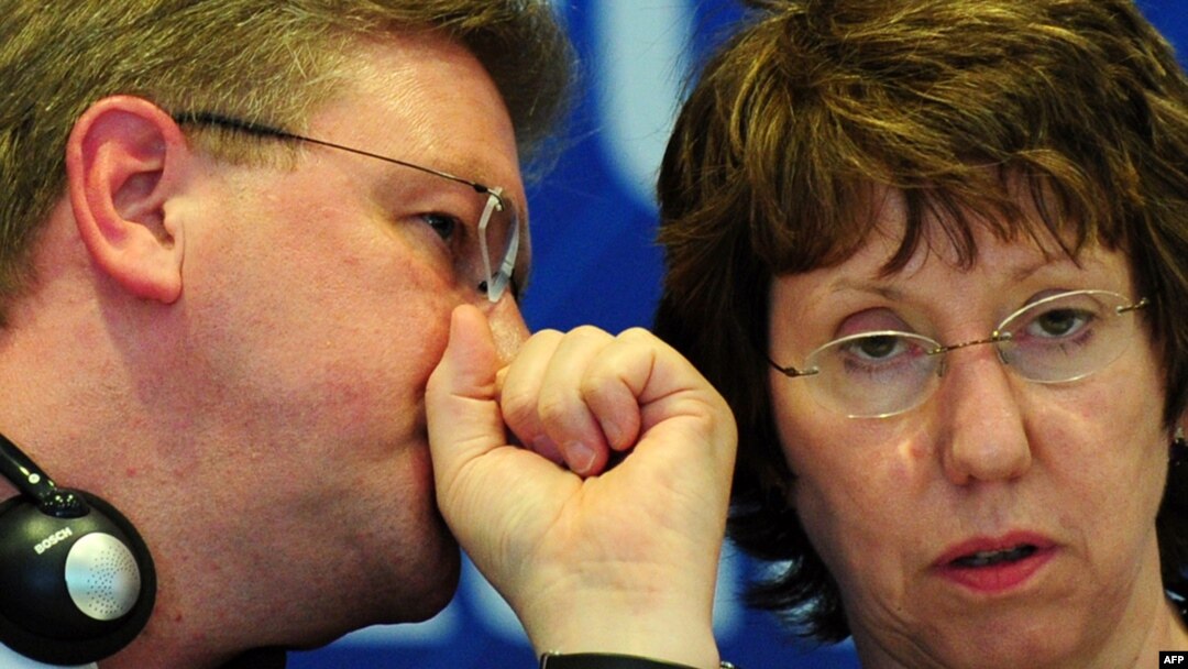 Arxiv foto: Catherine Ashton (sağda) və Štefan Füle, İstanbul, 13 iyul 2010
