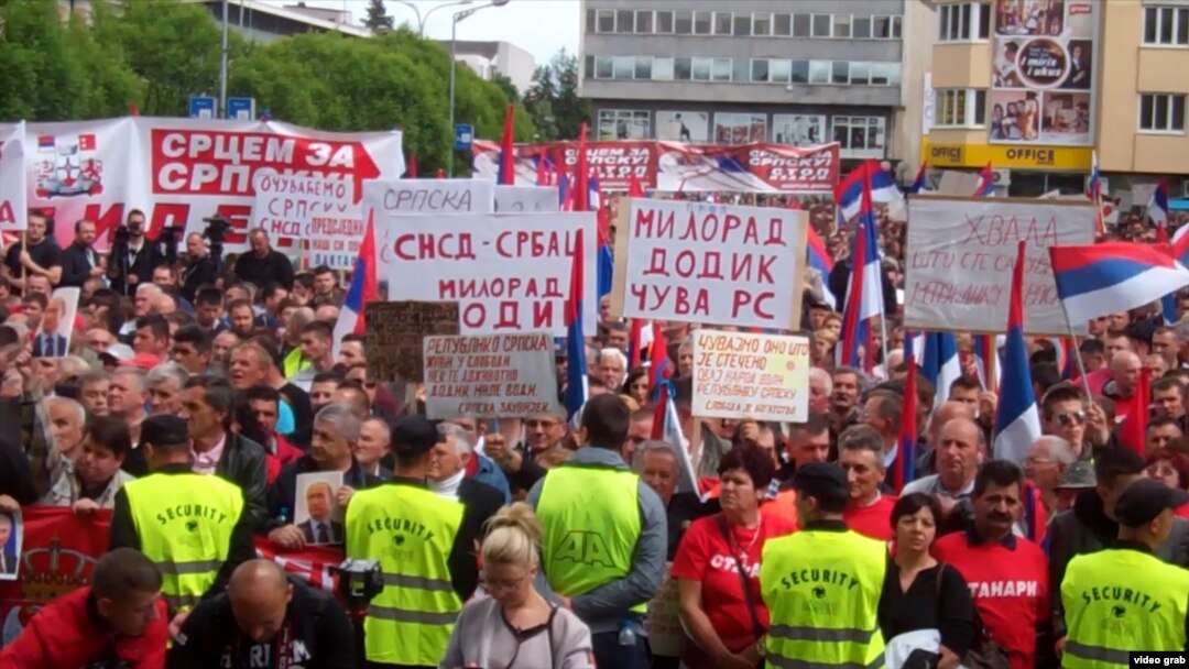 Sa provladinih protesta u Banjaluci, maj 2016.