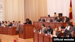 Kyrgyzstan - Parliamentary Commission Releases Its Report On Interethnic Clashes In June 2010, Kyrgyz parliament, 2June2011