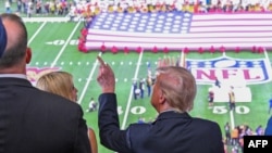 Președintele american, Donald Trump, și fiica lui, Ivanka Trump, la Super Bowl din New Orleans.