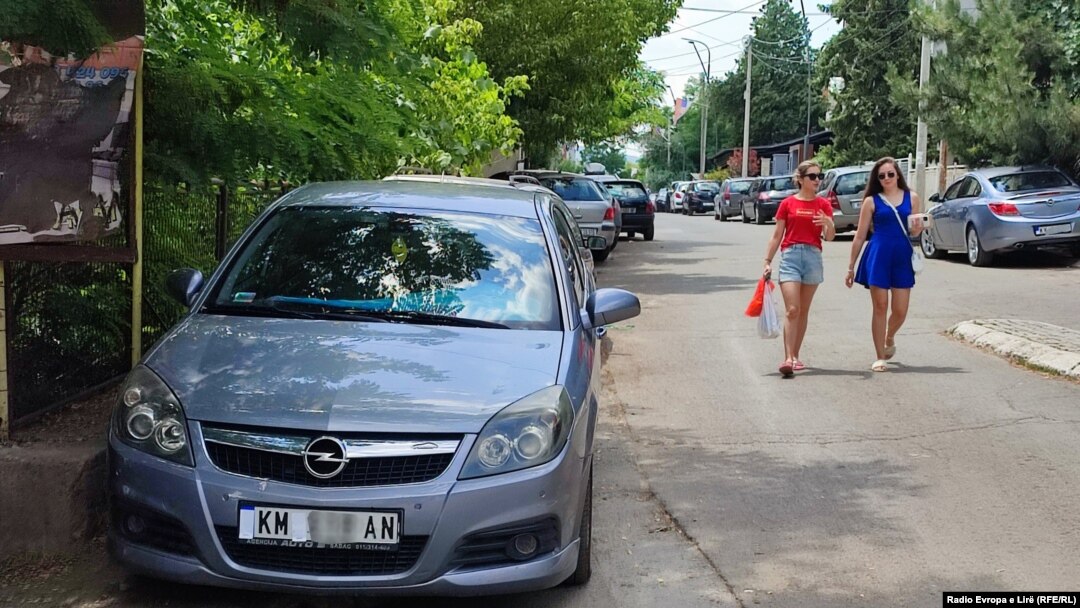 Procenjuje se da na severu Kosova ima oko 10.000 automobila sa KM tablicama, Severna Mitrovica, 4. jul 2022.