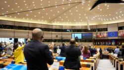 Aplauz za obraćanje ukrajinskog predsednika Volodimira Zelenskog u Evropskom parlamentu, 1. mart 2022.