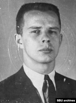 Марвин Макинен учился на химка в Западном Берлине, когда на него вышли сотрудники американской разведки
