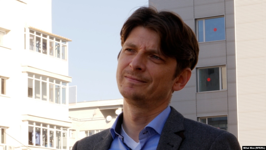 Marius Rusu este psiholog și expert program formare la Centrul Național de Sănătate Mintală și Luptă Antidrog. Acesta a colaborat cu Salvați Copiii, SOS Satele Copiilor și direcțiile de asistență socială și protecția copilului.