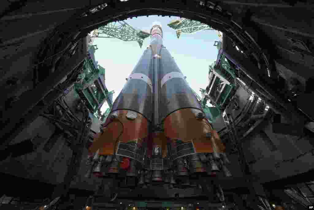 Ruska raketa-nosač Soyuz-2.1 na lansirnoj rampi 18. rujna uoči misije.