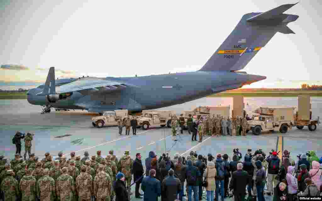 Українська армія отримала від США сучасні радіолокаційні станції. Львів, 14 листопада 2015 року. Більше про це ТУТ 