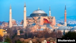 ایاصوفیه در سال ۵۳۷ میلادی به عنوان کلیسای اسقفی ارتدوکس یونانی ساخته شد