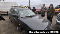 У цьому автомобілі від осколкових поранень загинула жінка. Її чоловік разом дітьми їхали за покупками на ринок. У старшого сина був день народження. Раніше чоловік поховав першу дружину в окупованому Херсоні. Кривий Ріг, 17 січня 2025 року
