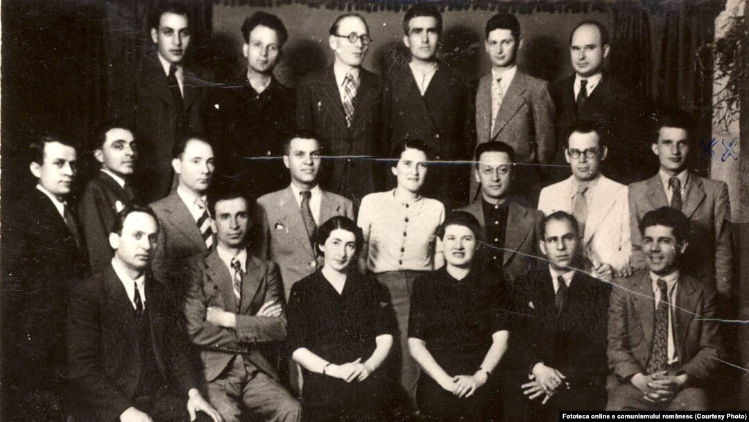 Grup de comunişti: Nicolae Ceauşescu, Constantin David, Teohari Georgescu ş.a. (mai 1939) Fototeca online a comunismului românesc, cotă:1/1939