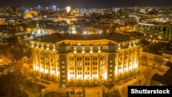«Проблематика політв'язнів повинна залишитися в числі пріоритетних питань порядку денного в нашому діалозі з іноземними партнерами, а міжнародний тиск на Росію з метою їхнього якнайшвидшого звільнення має посилюватися», заявили у МЗС