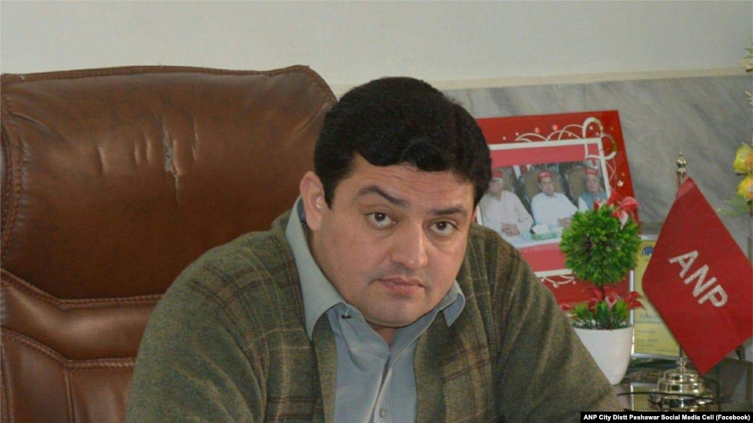 سرتاج خان د اې اېن پي پېښور ښار مشر وو. چې د جون پر ۲۹مه نېټه ووژل شو