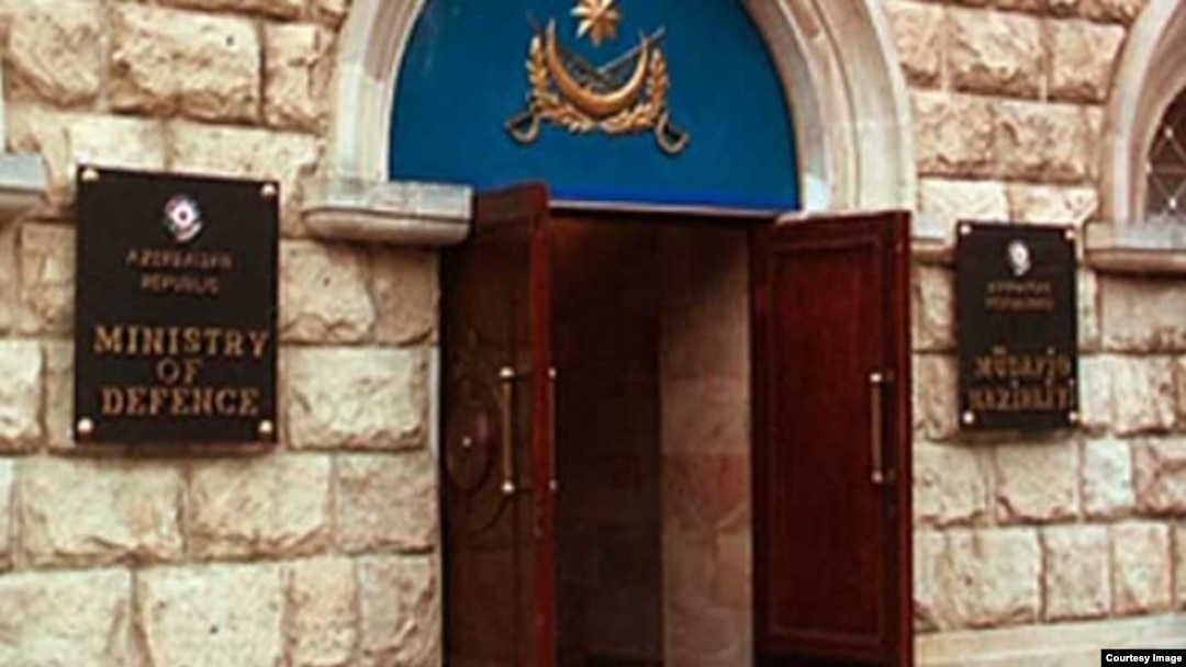 Müdafiə Nazirliyinin binasının girişi