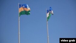 Флаги Узбекистана и Каракалпакстана.