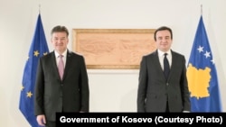 Specijalni izaslanik EU Miroslav Lajčak i kosovski premijer Aljbin Kurti tokom susreta krajem juna 2022. u Prištini