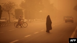 نمایی از پدیده گردوغبار در شهر اهواز 