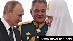 Зліва направо: російський президент Володимир Путін, міністр оборони Росії Сергій Шойгу і Московський патріарх Кирило, 30 липня 2017 року
